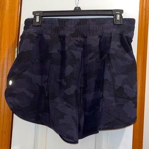 Track That High-Rise Lululemon 3” Shorts. Black Camo.
